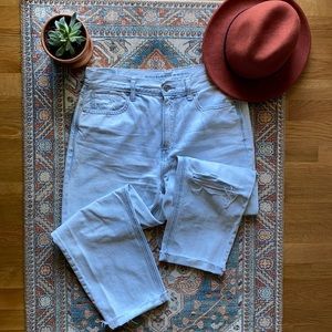 American Eagle Mom Jean Light Wash Size 10